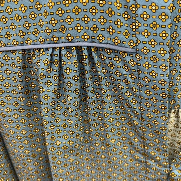 Veronica Beard Blouse with covered button detail - Picture 3 of 5